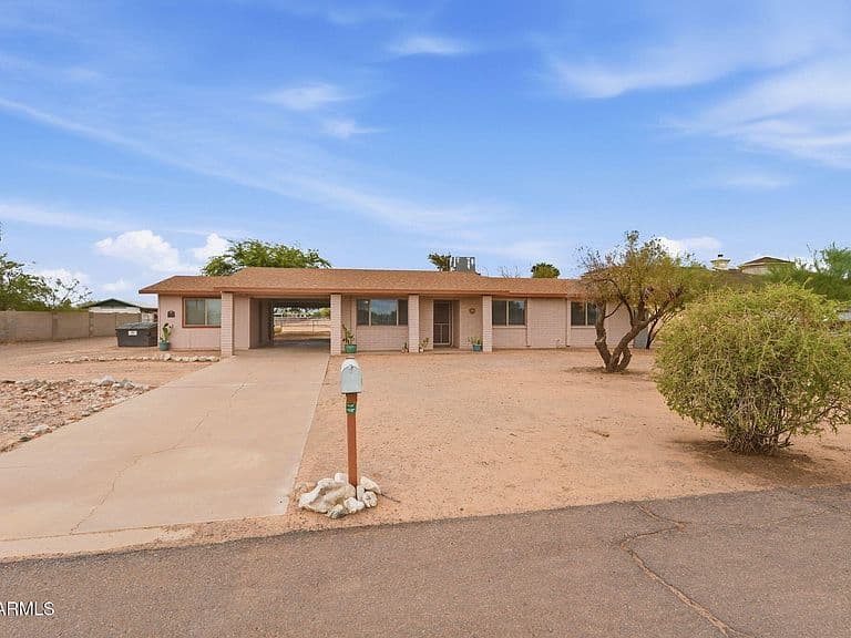 4433 E COLT Drive photo 2
