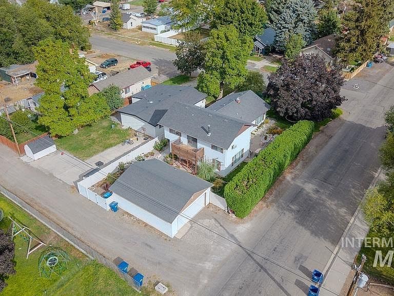 421 E Ave E photo 2
