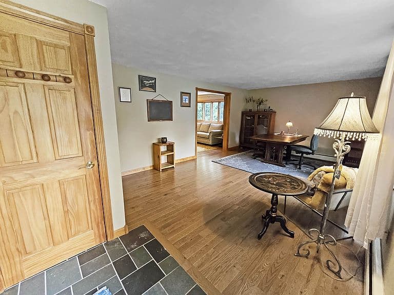 7 Laverne Drive photo 3