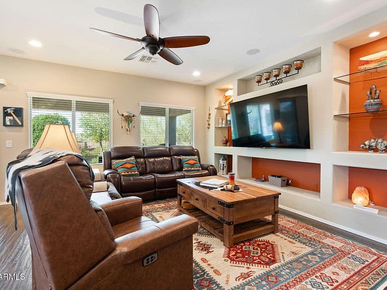 3258 N San Marin Dr photo 5