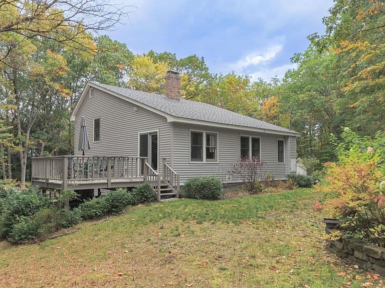 565 Old County Road photo 2