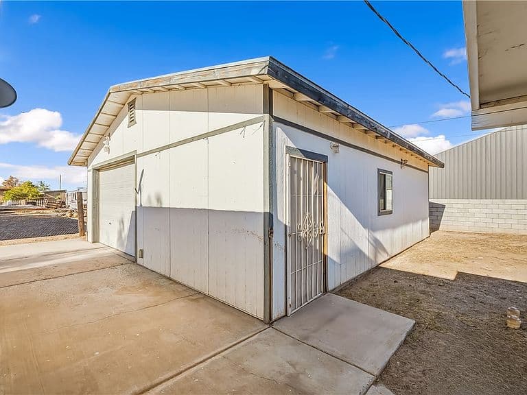 10285 S Hamilton Drive photo 2