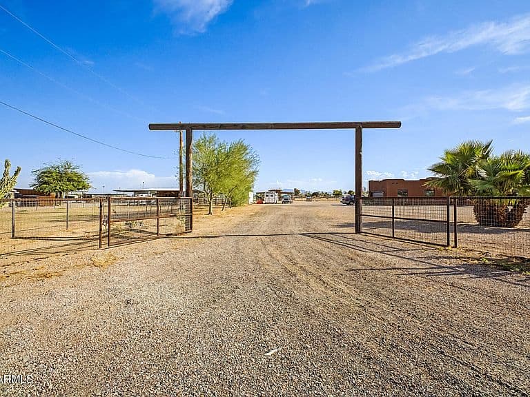 50087 W JULIE Lane photo 2
