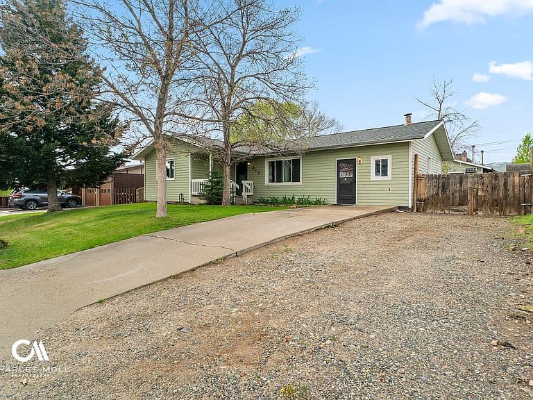 813 Cherry Ave photo 1