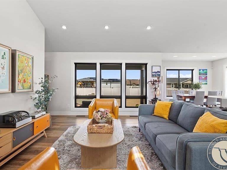 4635 Leading Light Ln photo 3