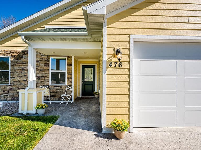 476 Creek Cir photo 1