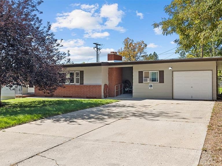 2902 Glenwood Ln photo 1