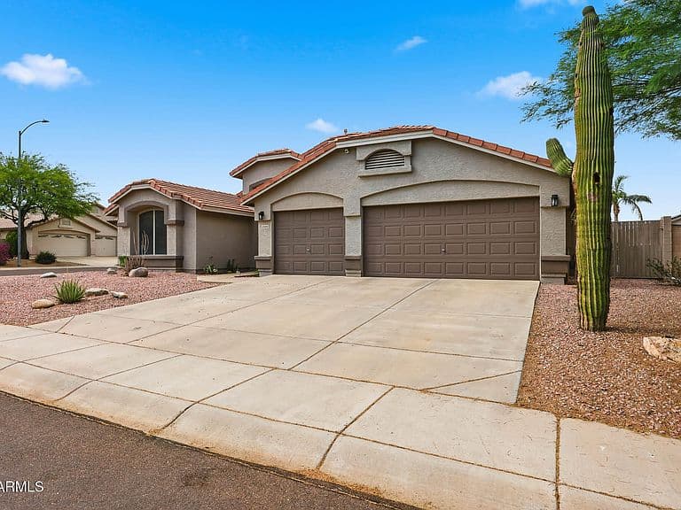10414 W DALEY Lane photo 2