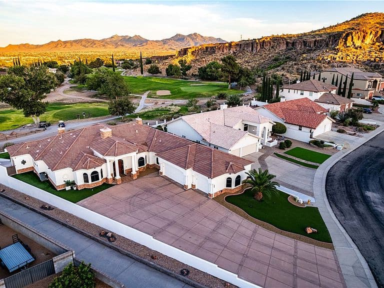 625 Country Club Drive photo 4