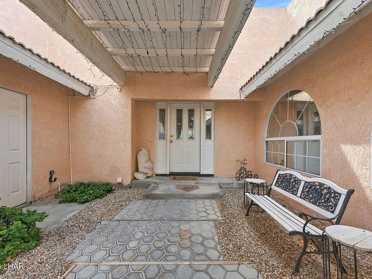5741 S Sunrise Dr photo 4