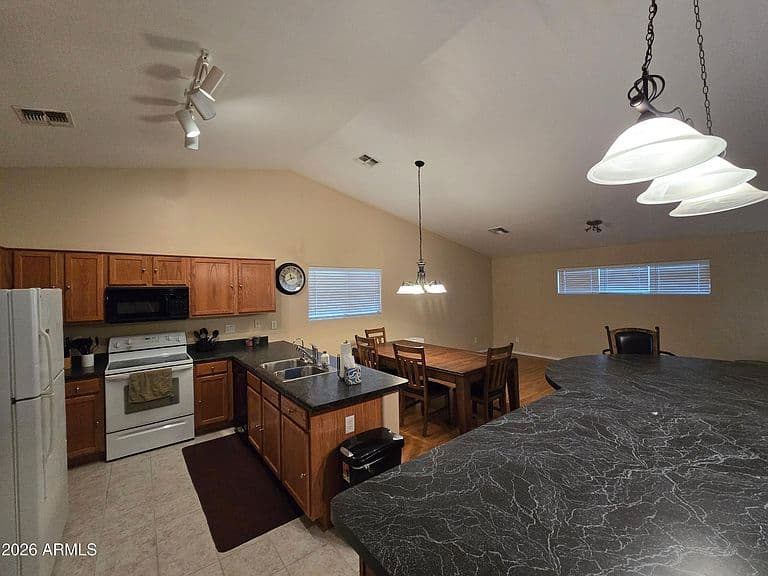 15278 W CROCUS Drive photo 4