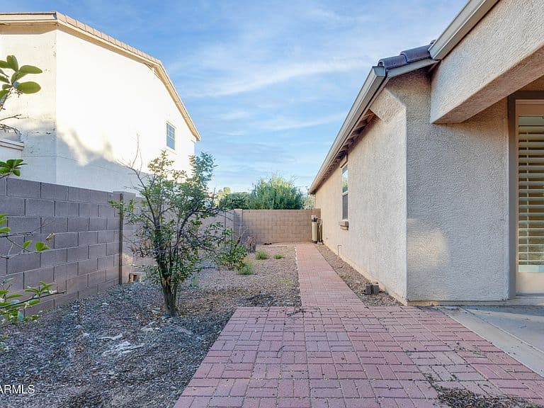 17391 W FETLOCK Trail photo 4
