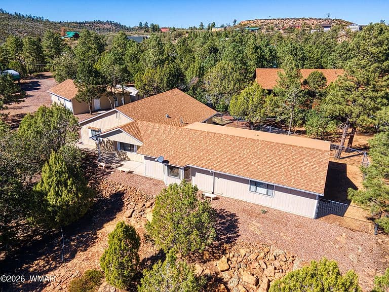 949 Geronimo Ln photo 3