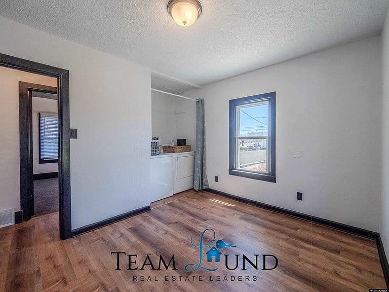 1203 S Washington St photo 5
