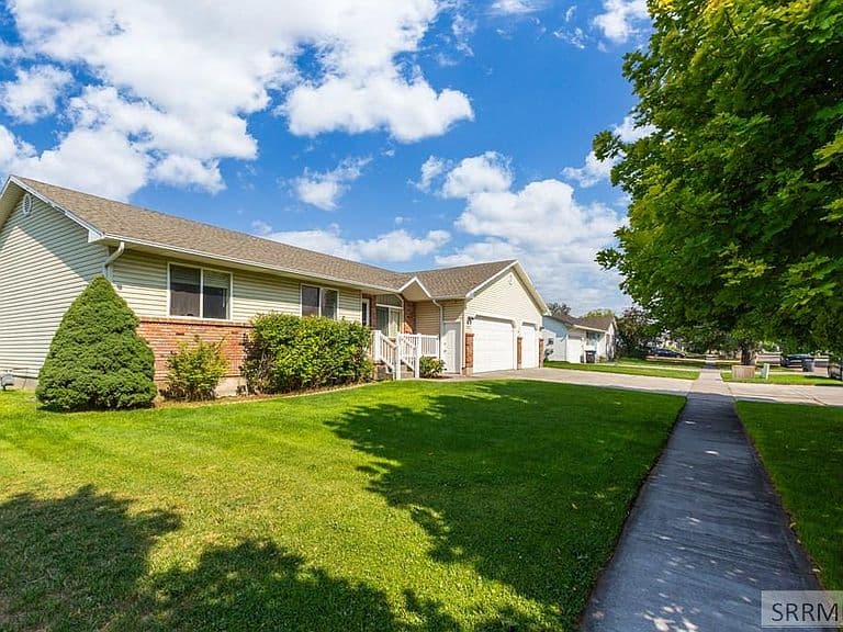 3050 S Carolyn Ln photo 3