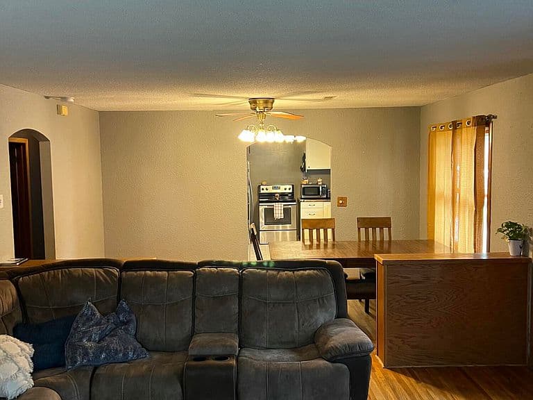 1019 E Erskine St photo 4