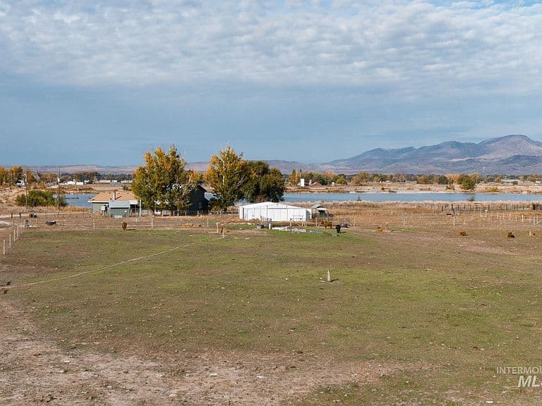 1823 W Sales Yard Rd photo 4