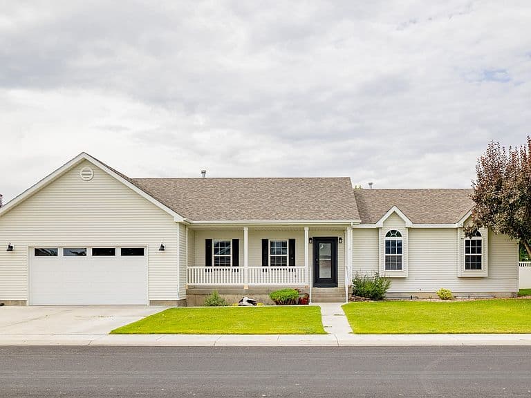 642 Cedarwood photo 1