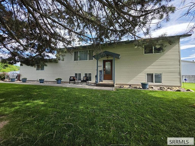 527 Boyd St photo 1