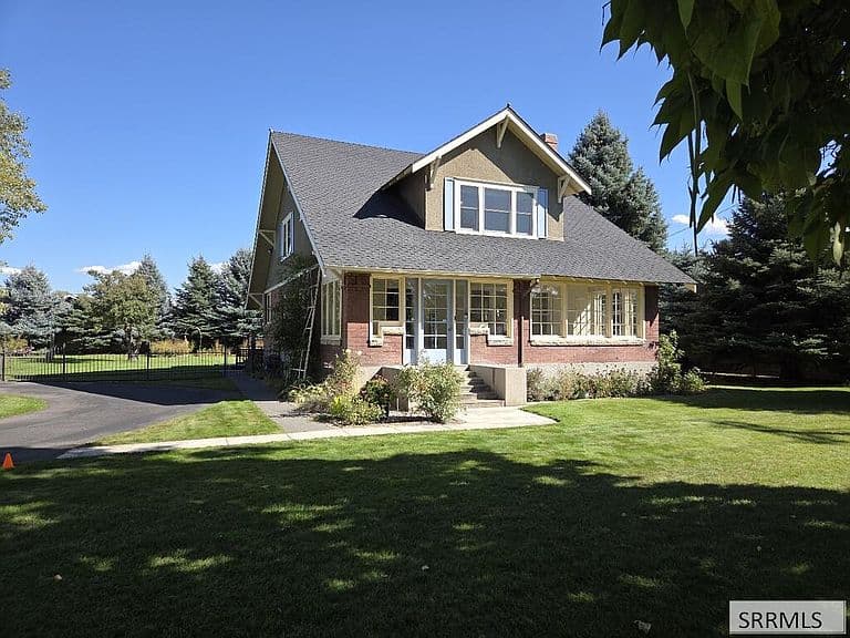 2015 Saint Clair Rd photo 1