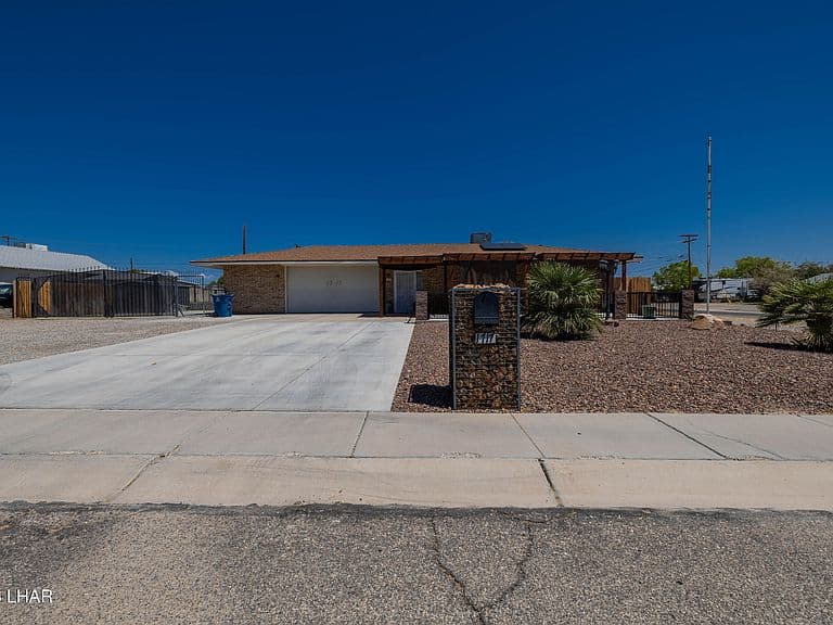 1717 S Ocotillo Ave photo 3