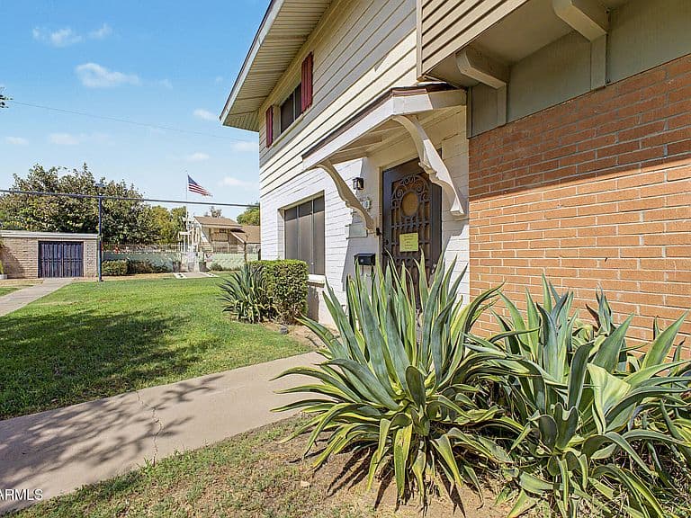 1540 W CAMPBELL Avenue photo 5