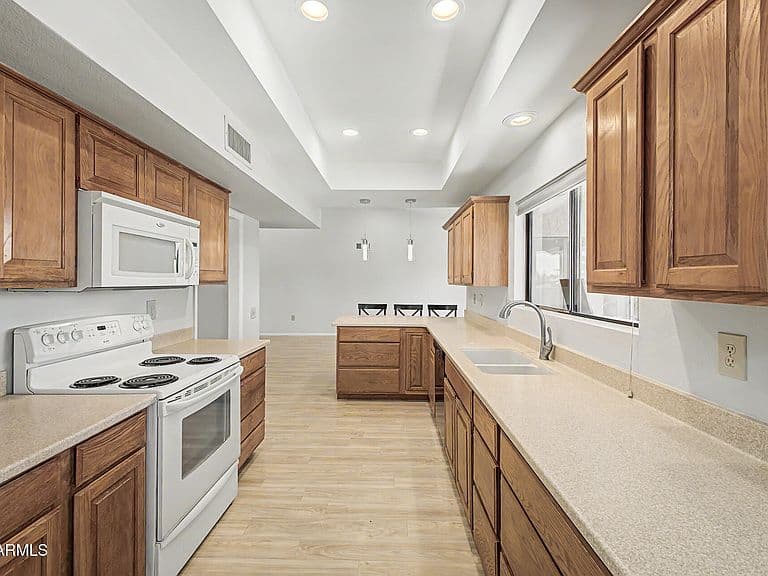 17211 N DESERT GLEN Drive photo 5