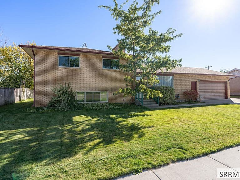 225 Ramona Ave photo 2