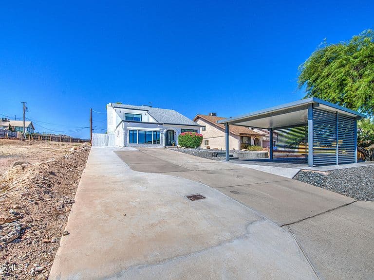 1214 E DESERT COVE Avenue photo 2