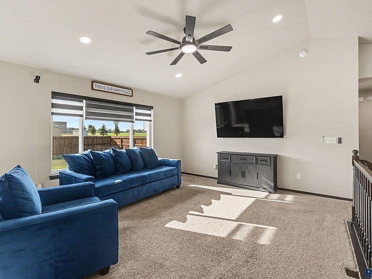 303 Plainside Ave photo 5
