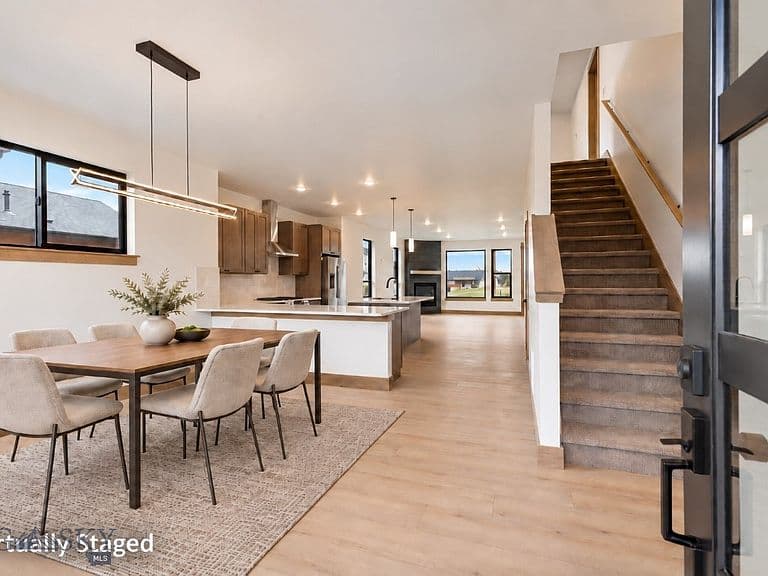 205 Delano Dr photo 3