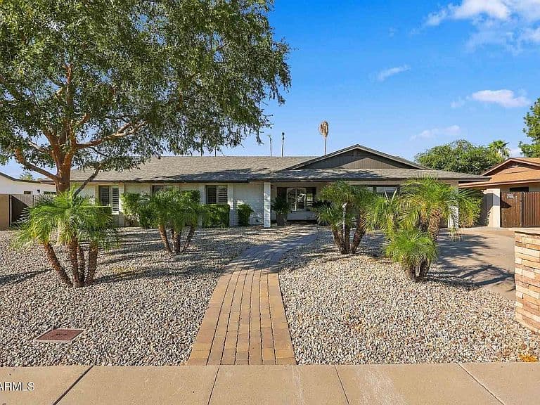 4438 E VOLTAIRE Avenue photo 2