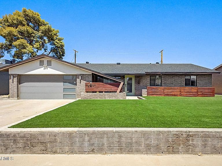 8326 E HUBBELL Street photo 1