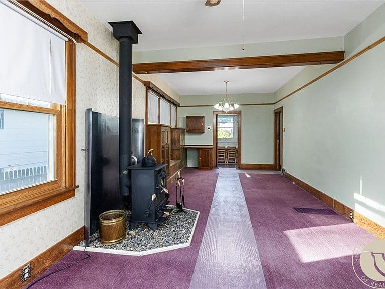 131 Burlington Ave photo 2