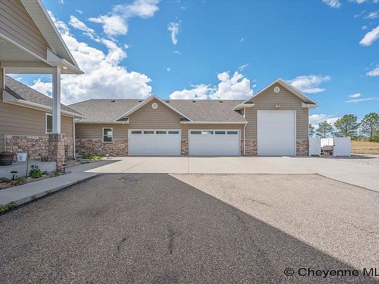 1207 Red Tail Way photo 4