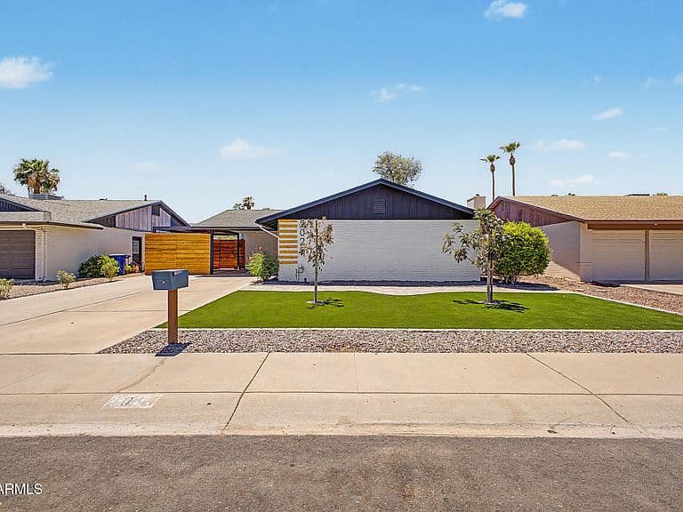 2023 E CORNELL Drive photo 3