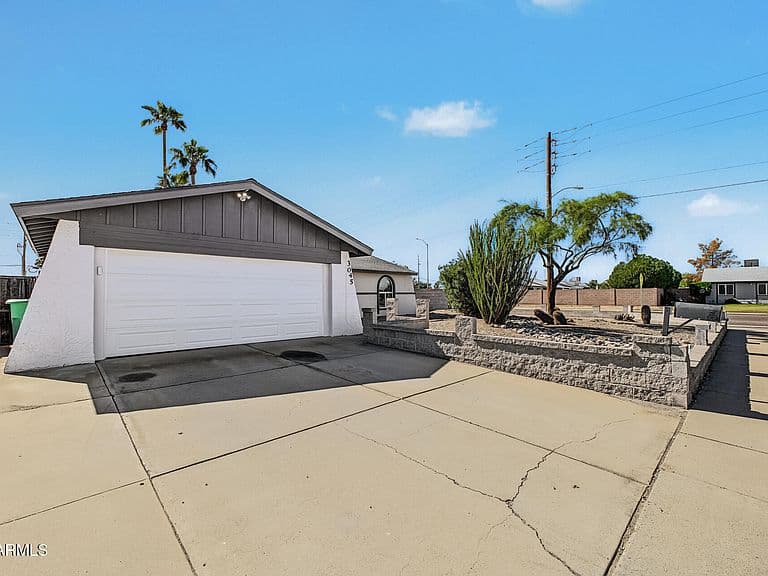 3045 W LIBBY Street photo 4
