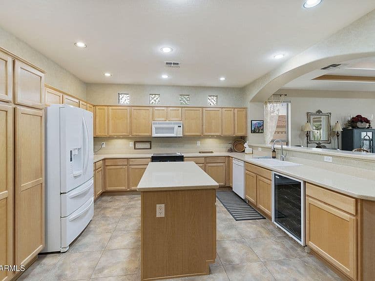 9327 E ARROWVALE Drive photo 2