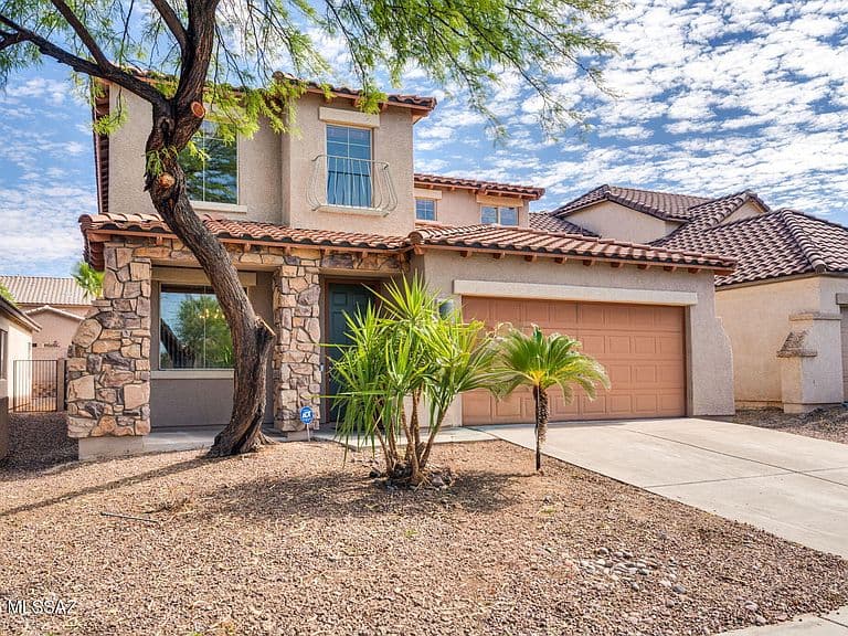 972 W Leatherleaf Dr photo 2