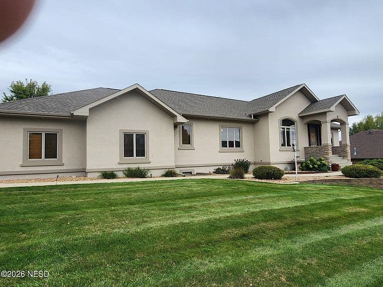 500 20th Ave NW photo 5