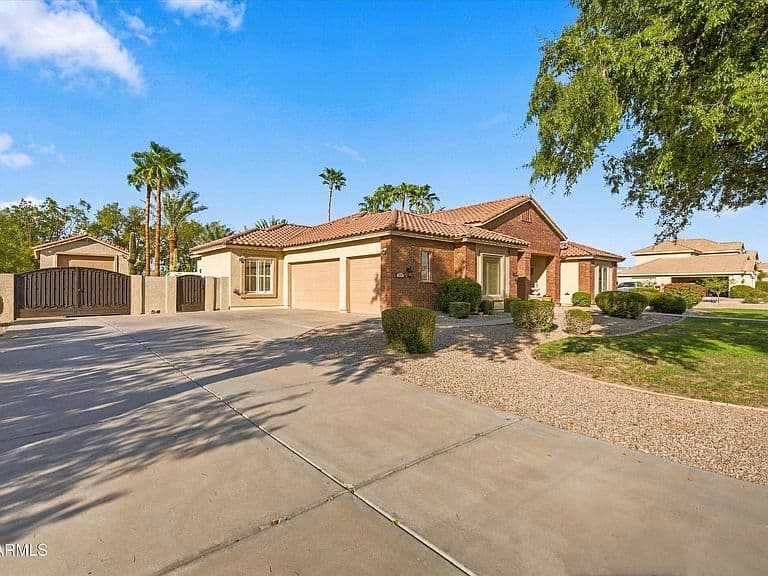 2656 E HAYMORE Court photo 4