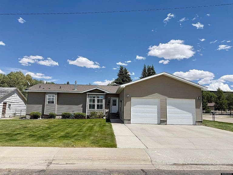 201 Beryl St photo 1