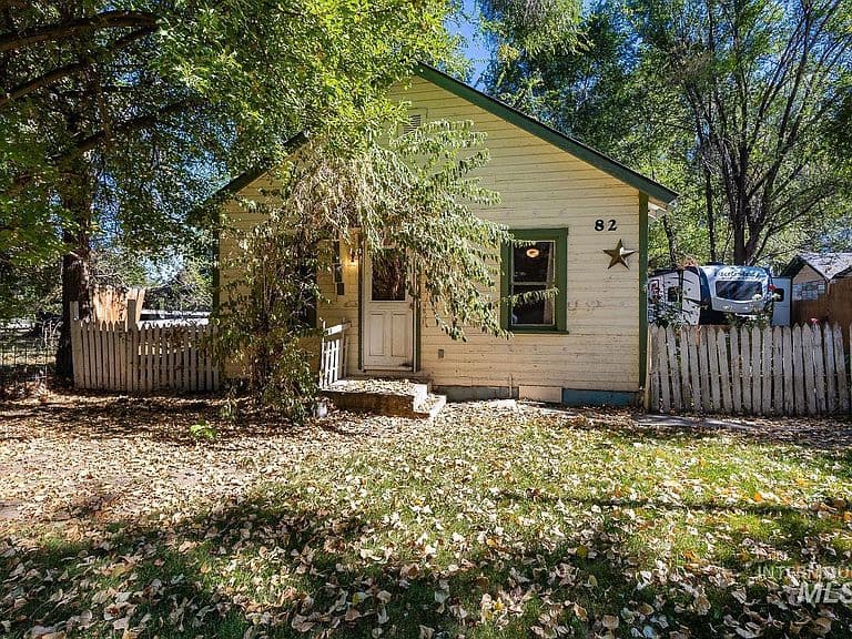 82 N Sugar St photo 2