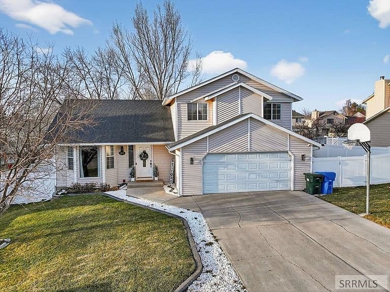 2070 Butte St photo 2