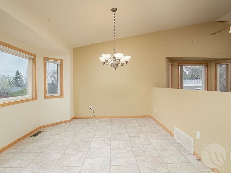 2408 Brook Hollow Dr photo 4