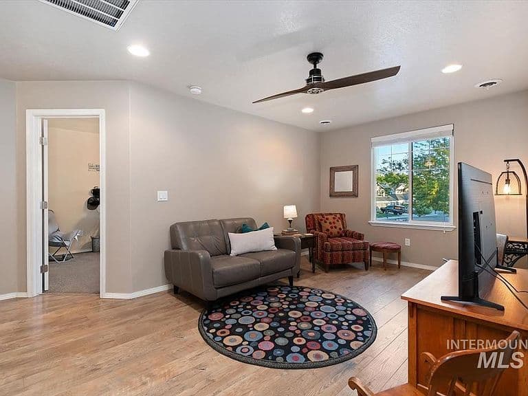 152 E Cassidy Dr photo 4