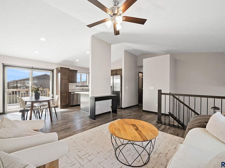 9425 W Liam St photo 3