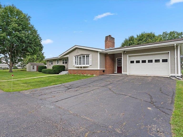 76 Audet Street photo 2