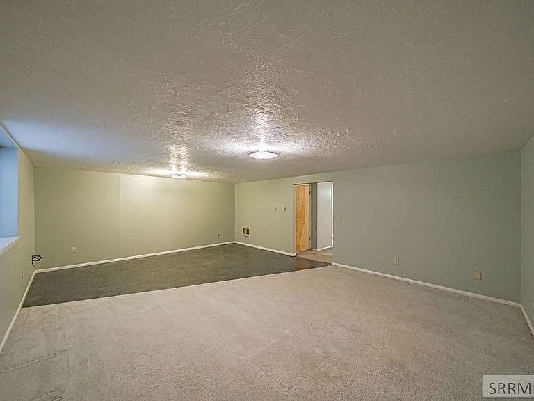 694 Ruth Ave photo 5
