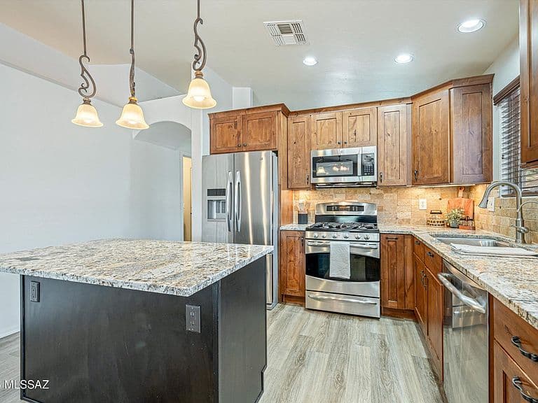 2514 E Petroglyph Ln photo 5
